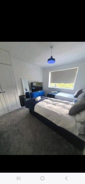 Lovely 3 bedroom house free parking